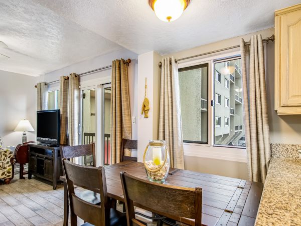 2 Bedroom Beachfront Condo with Pool and Sauna