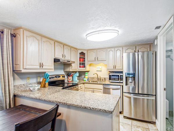 2 Bedroom Beachfront Condo with Pool and Sauna