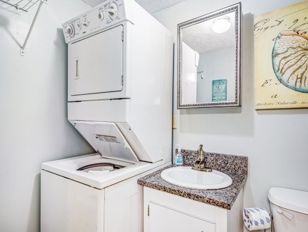 2 Bedroom Beachfront Condo with Pool and Sauna