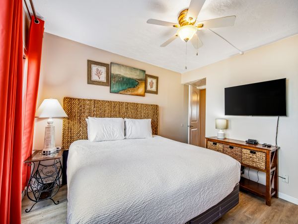 2 Bedroom Beachfront Condo with Pool and Sauna