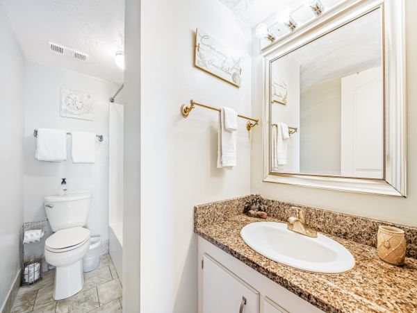 2 Bedroom Beachfront Condo with Pool and Sauna
