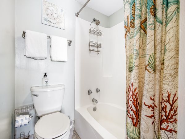 2 Bedroom Beachfront Condo with Pool and Sauna