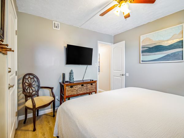 2 Bedroom Beachfront Condo with Pool and Sauna