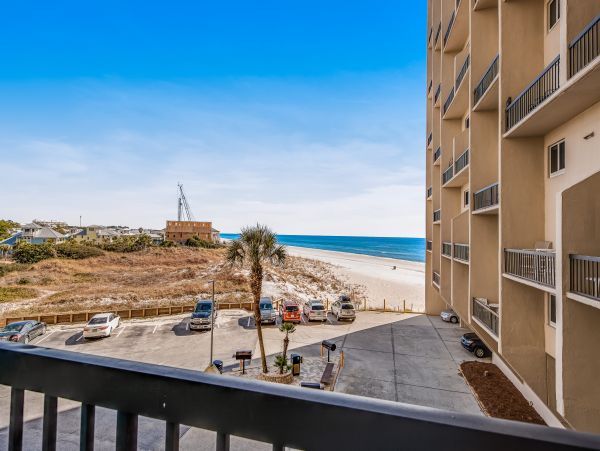 2 Bedroom Beachfront Condo with Pool and Sauna