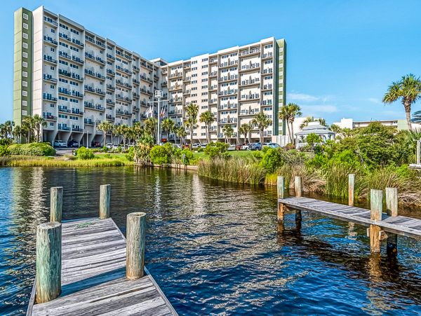 2 Bedroom Beachfront Condo with Pool and Sauna