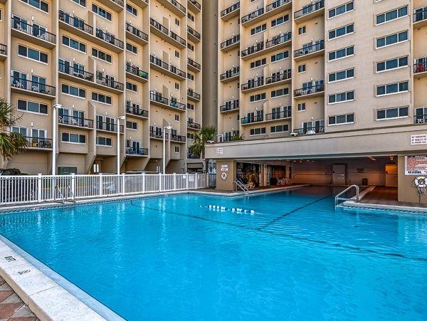 2 Bedroom Beachfront Condo with Pool and Sauna
