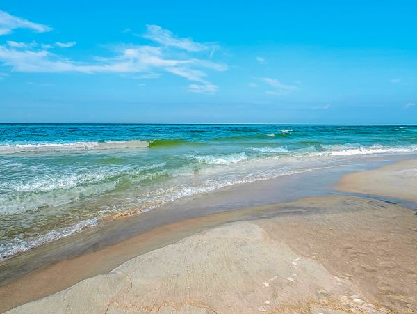 2 Bedroom Beachfront Condo with Pool and Sauna