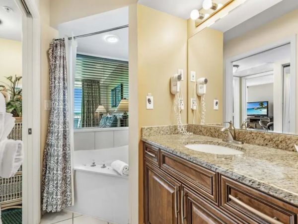 One Bedroom Bay View Vacation Condo in Fort Myers
