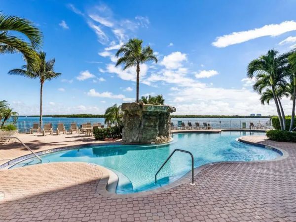 One Bedroom Bay View Vacation Condo in Fort Myers
