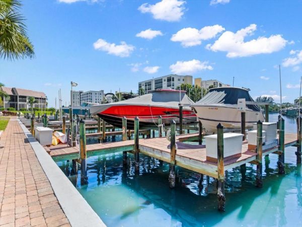 Fort Myers Vacation Condo One Bedroom Canal Views Sleeps 4