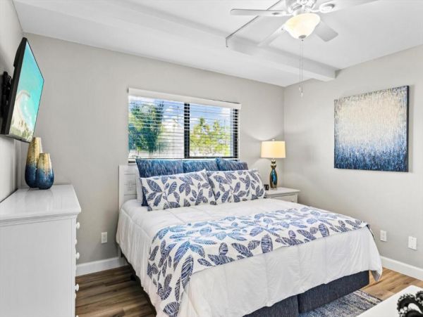 Fort Myers Vacation Condo One Bedroom Canal Views Sleeps 4