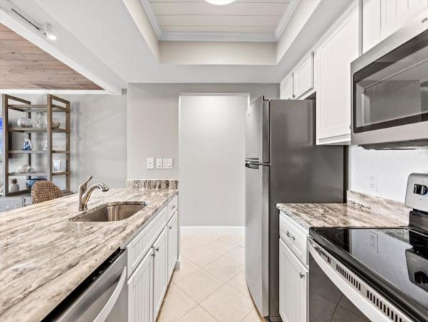 Fort Myers Vacation Condo One Bedroom Canal Views Sleeps 4