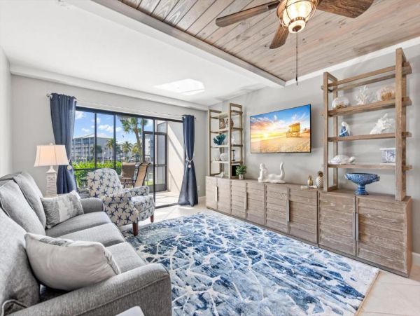 Fort Myers Vacation Condo One Bedroom Canal Views Sleeps 4