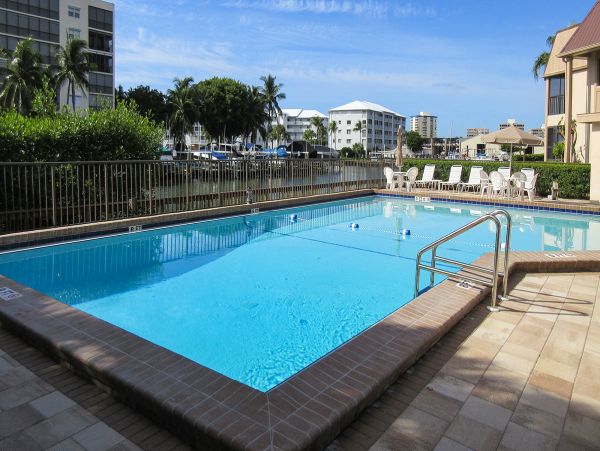 Fort Myers Vacation Condo One Bedroom Canal Views Sleeps 4