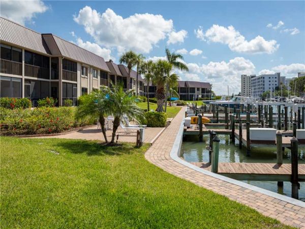 Fort Myers Vacation Condo One Bedroom Canal Views Sleeps 4