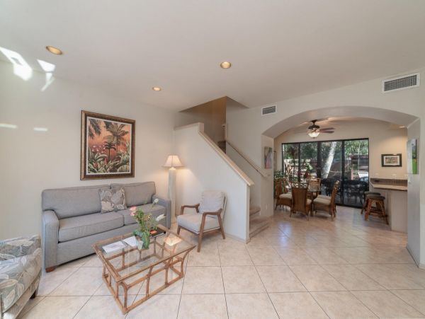 Three Bedroom Vacation Townhome in Napili Walk To Beach