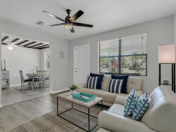 Charming Two Bedroom Vacation Home in Sarasota Sleeps 4
