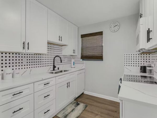 Charming Two Bedroom Vacation Home in Sarasota Sleeps 4