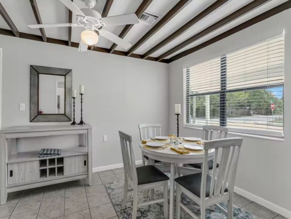 Charming Two Bedroom Vacation Home in Sarasota Sleeps 4