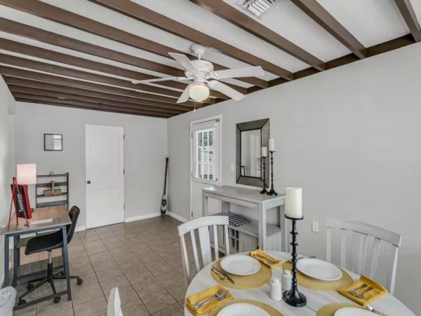 Charming Two Bedroom Vacation Home in Sarasota Sleeps 4