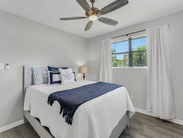 Charming Two Bedroom Vacation Home in Sarasota Sleeps 4