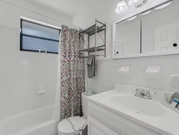 Charming Two Bedroom Vacation Home in Sarasota Sleeps 4
