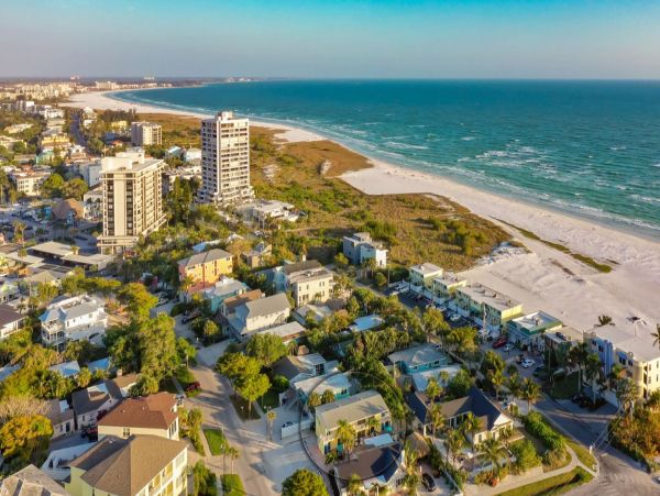 Beautiful Siesta Key 1 Bedroom Condo Walk to Beach Sleeps 4