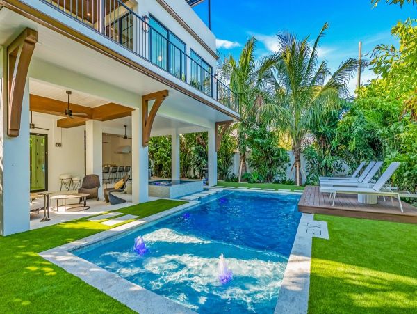 Anna Maria Luxurious Vacation Pool Home Close to Beach