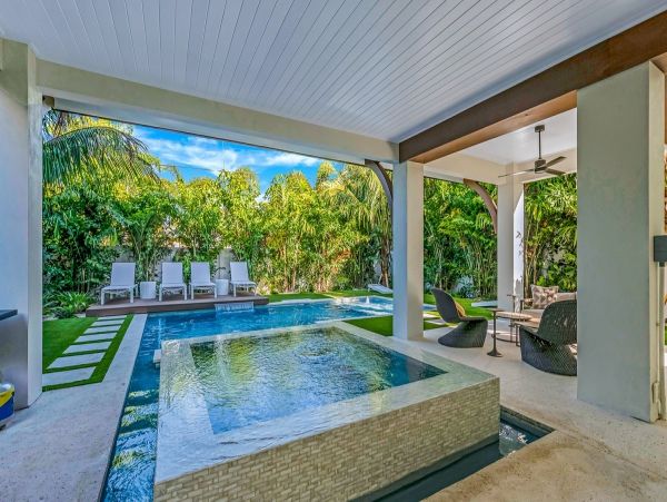 Anna Maria Luxurious Vacation Pool Home Close to Beach