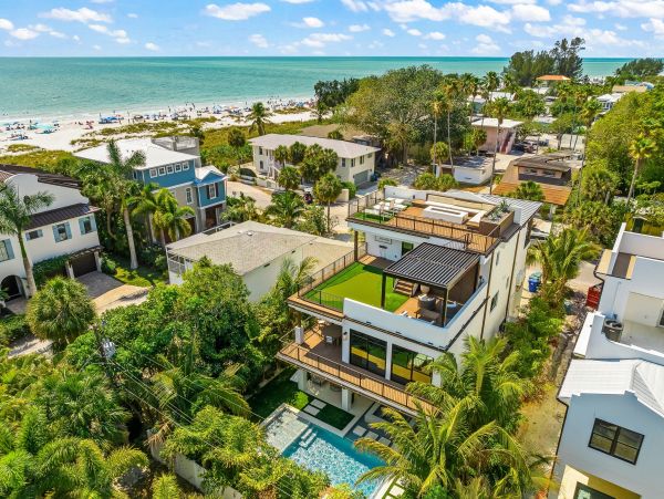 Anna Maria Luxurious Vacation Pool Home Close to Beach