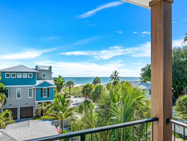 Anna Maria Luxurious Vacation Pool Home Close to Beach