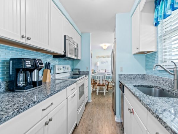 Charming 3 Bedroom Vacation House Sleeps 8 Guests
