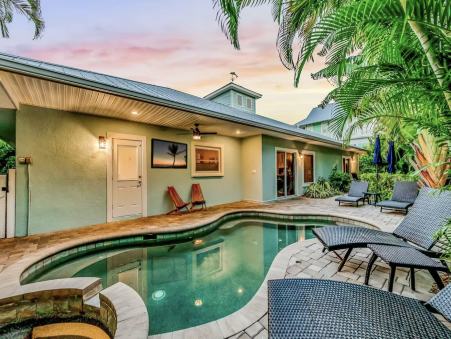 Four Bedroom Vacation Home in Holmes Beach Close to Beach