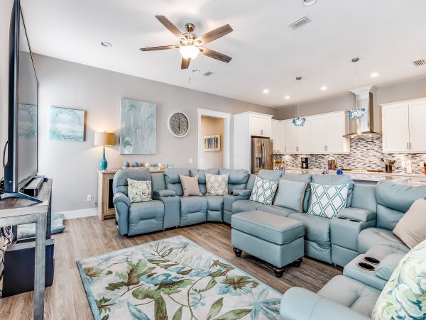 6 Bedroom House 1/2 block from the Beach