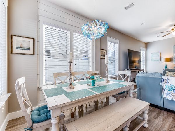 6 Bedroom House 1/2 block from the Beach