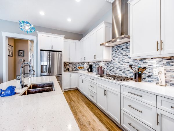 6 Bedroom House 1/2 block from the Beach