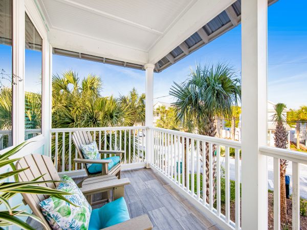 6 Bedroom House 1/2 block from the Beach