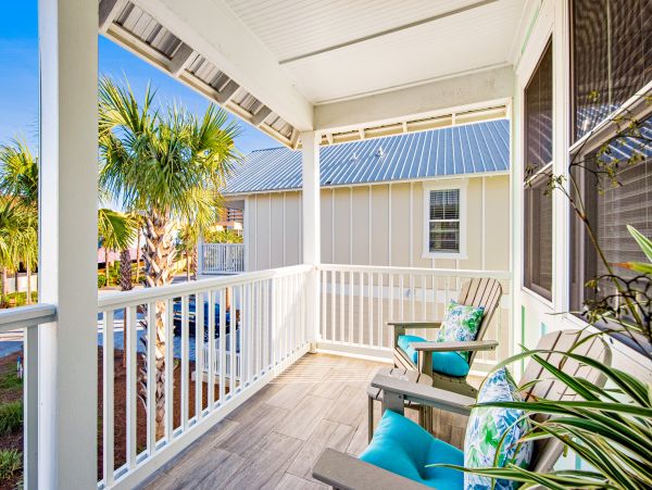 6 Bedroom House 1/2 block from the Beach