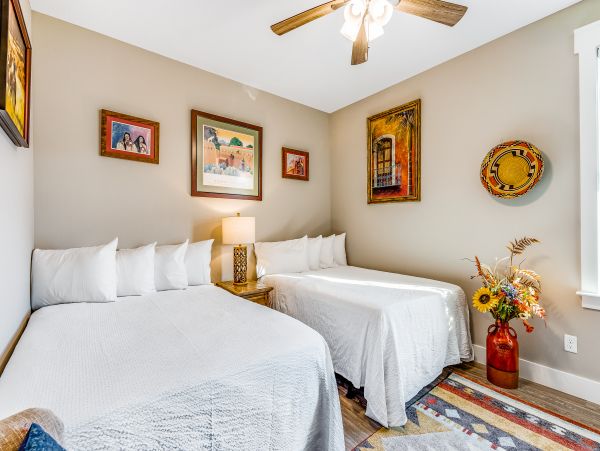 6 Bedroom House 1/2 block from the Beach