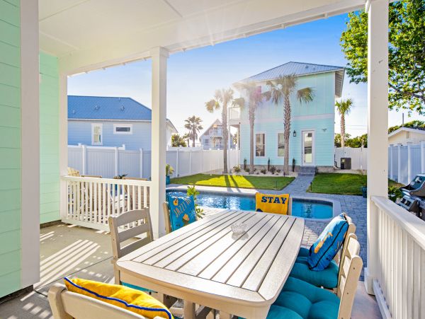 6 Bedroom House 1/2 block from the Beach