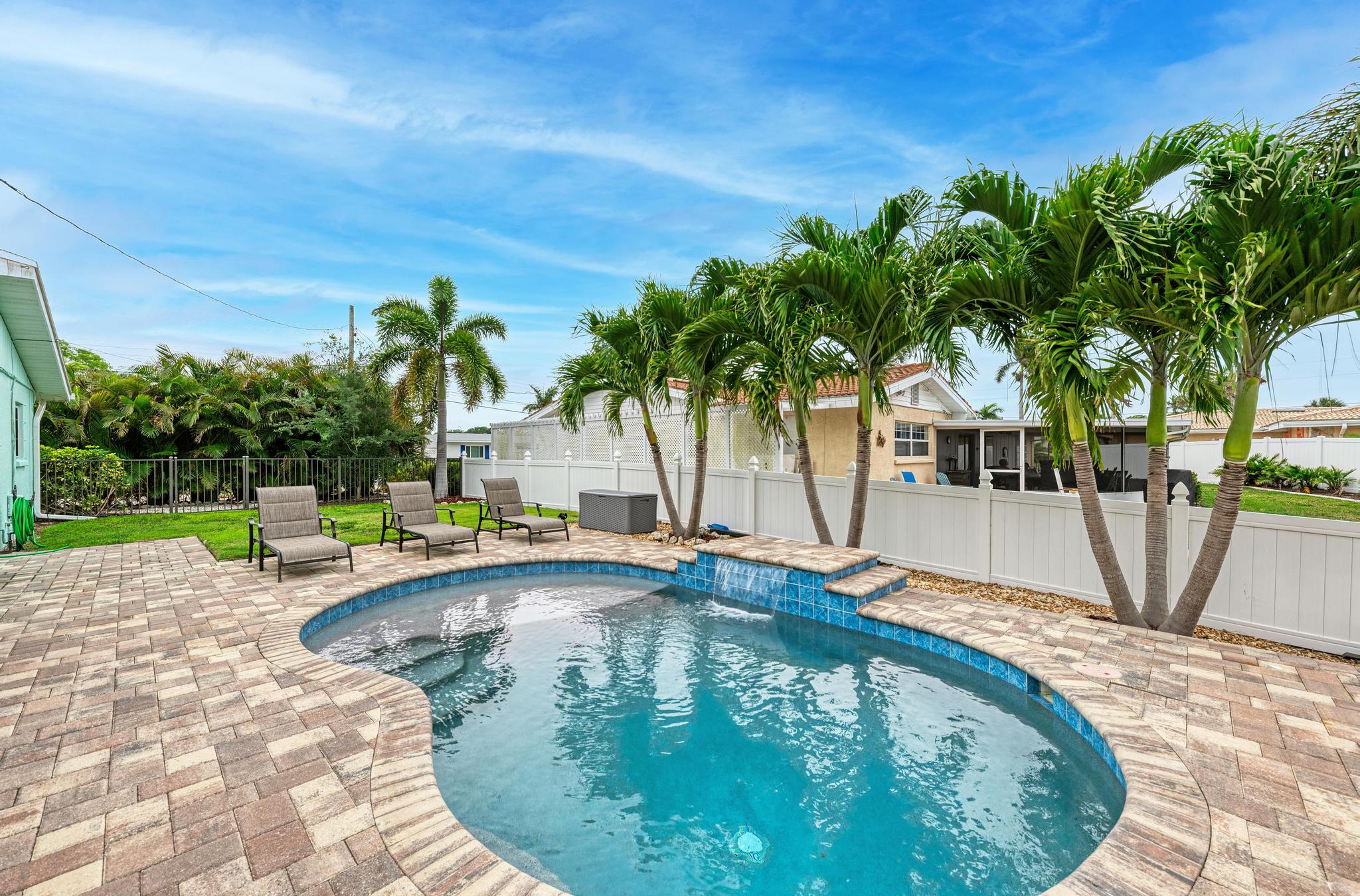 Bradenton 3 Bedroom Vacation Home with Dock Sleeps 6