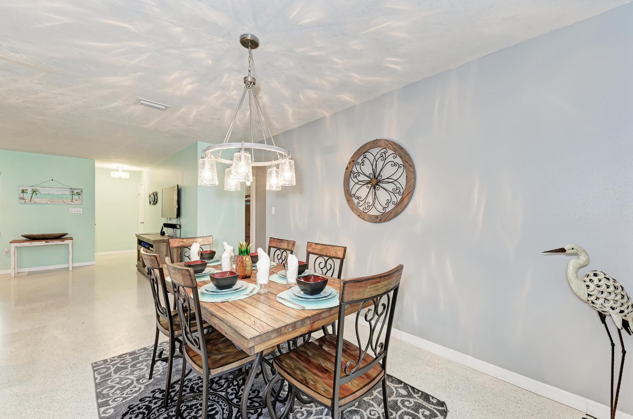 Bradenton 3 Bedroom Vacation Home with Dock Sleeps 6
