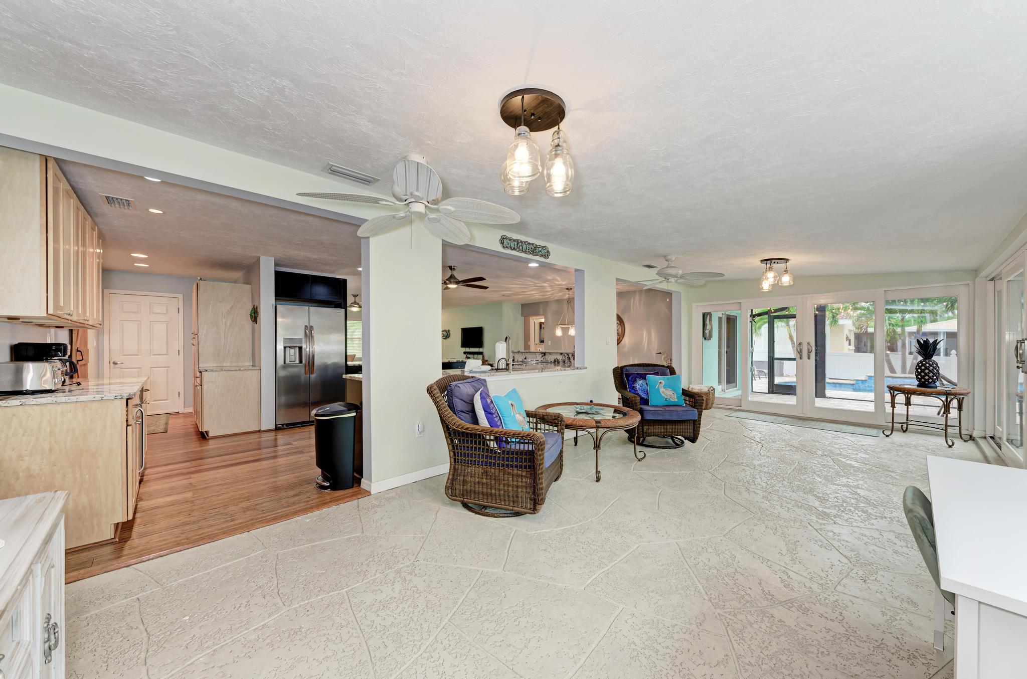 Bradenton 3 Bedroom Vacation Home with Dock Sleeps 6
