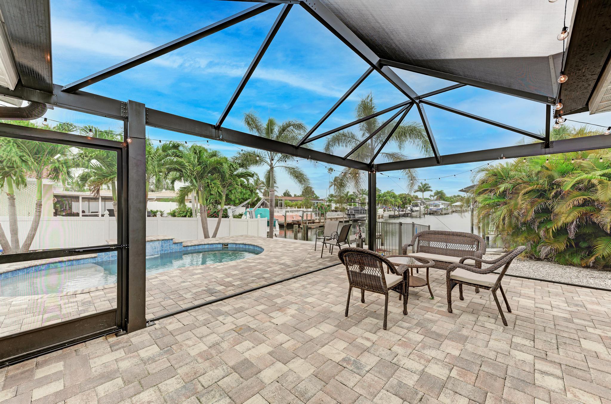 Bradenton 3 Bedroom Vacation Home with Dock Sleeps 6
