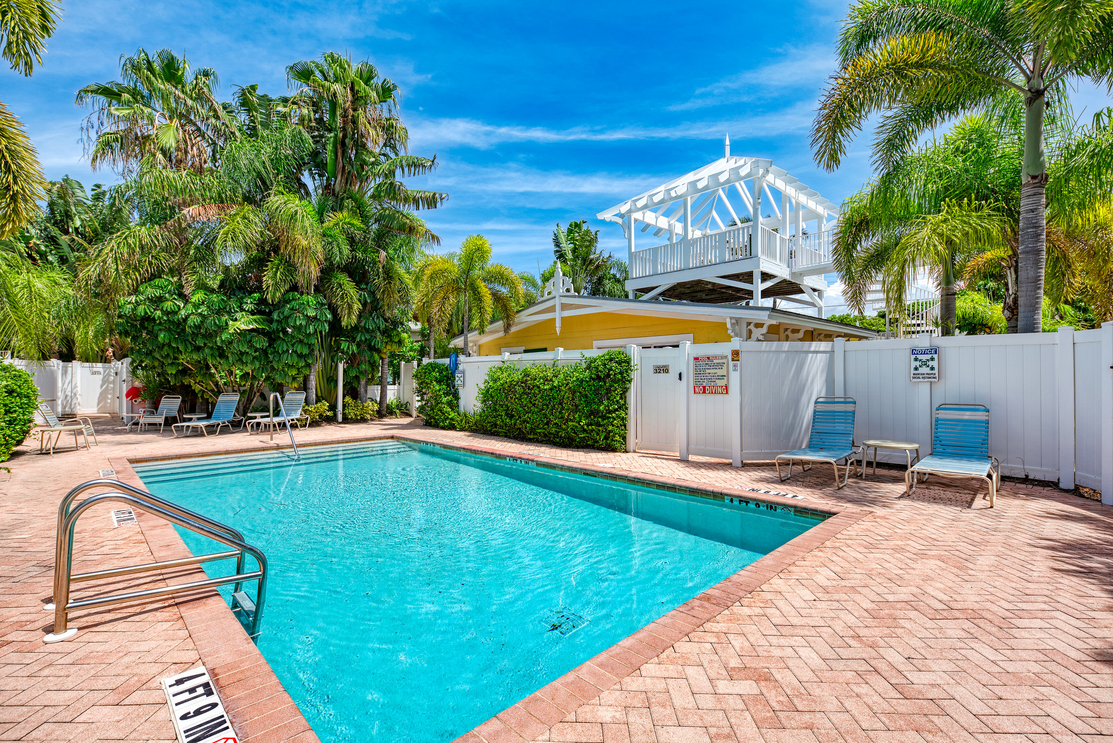 Two Bedroom Island Life Vacation Condo Rental Holmes Beach