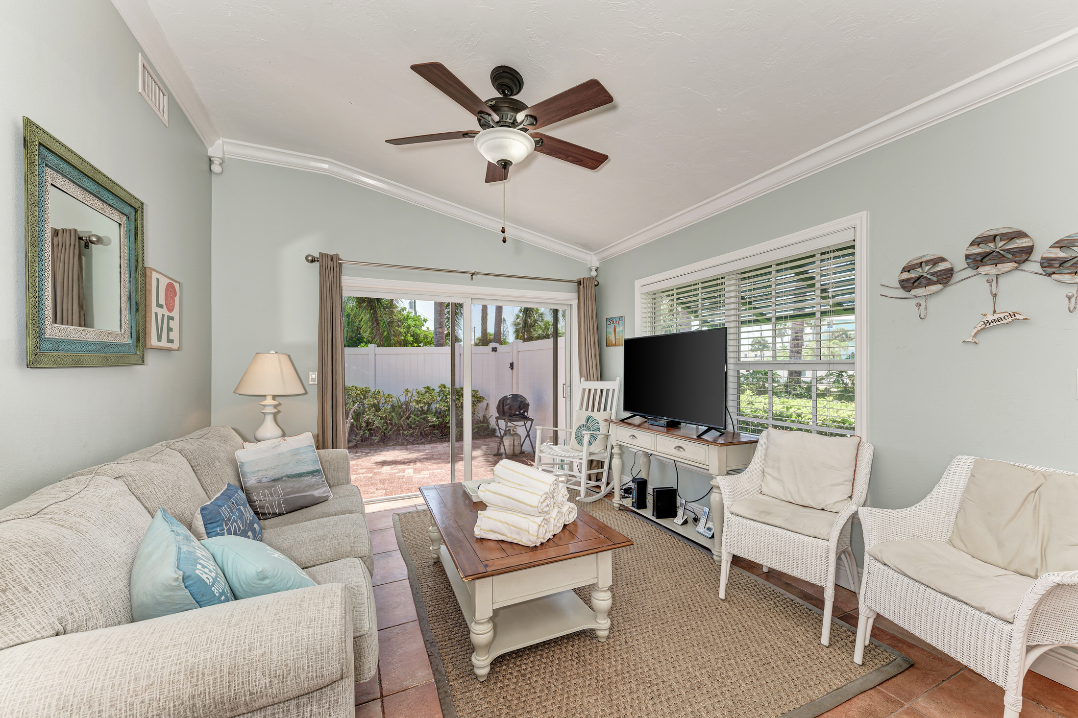 Two Bedroom Island Life Vacation Condo Rental Holmes Beach