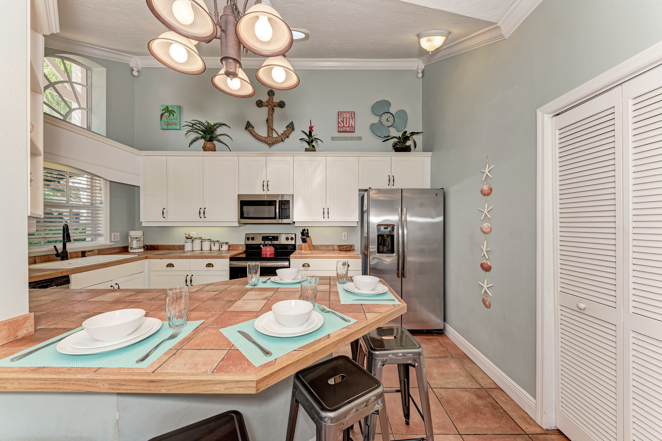 Two Bedroom Island Life Vacation Condo Rental Holmes Beach