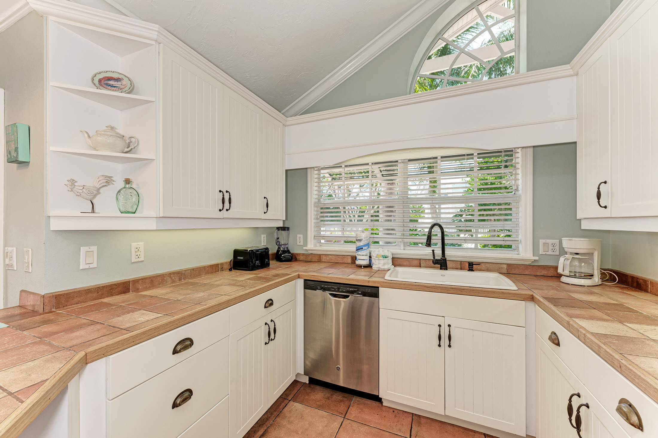 Two Bedroom Island Life Vacation Condo Rental Holmes Beach