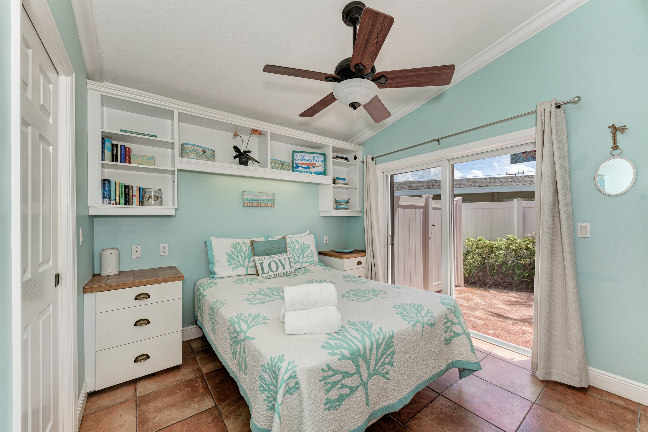 Two Bedroom Island Life Vacation Condo Rental Holmes Beach