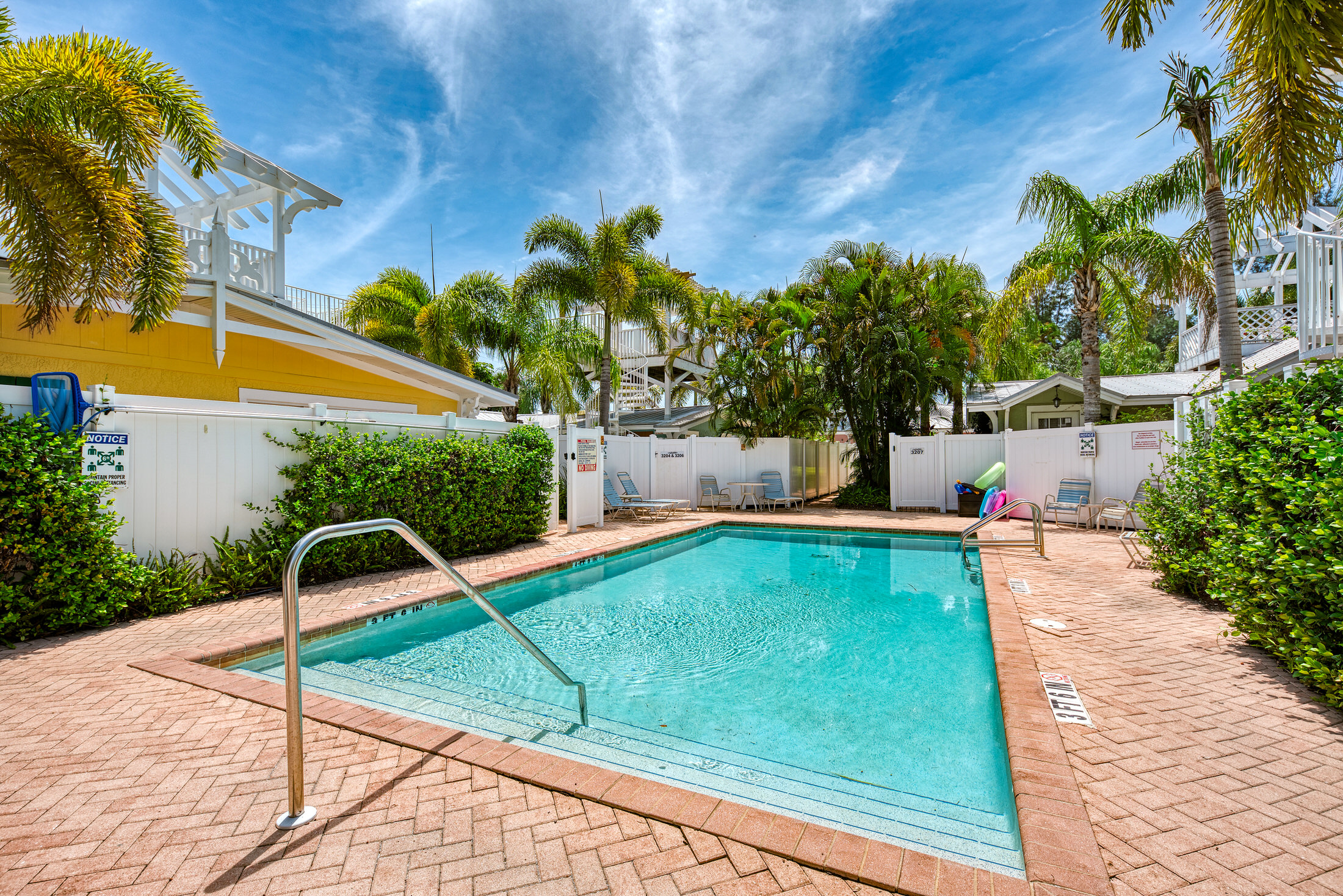 Two Bedroom Island Life Vacation Condo Rental Holmes Beach